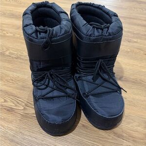 Black Winter Snow Moon Boots